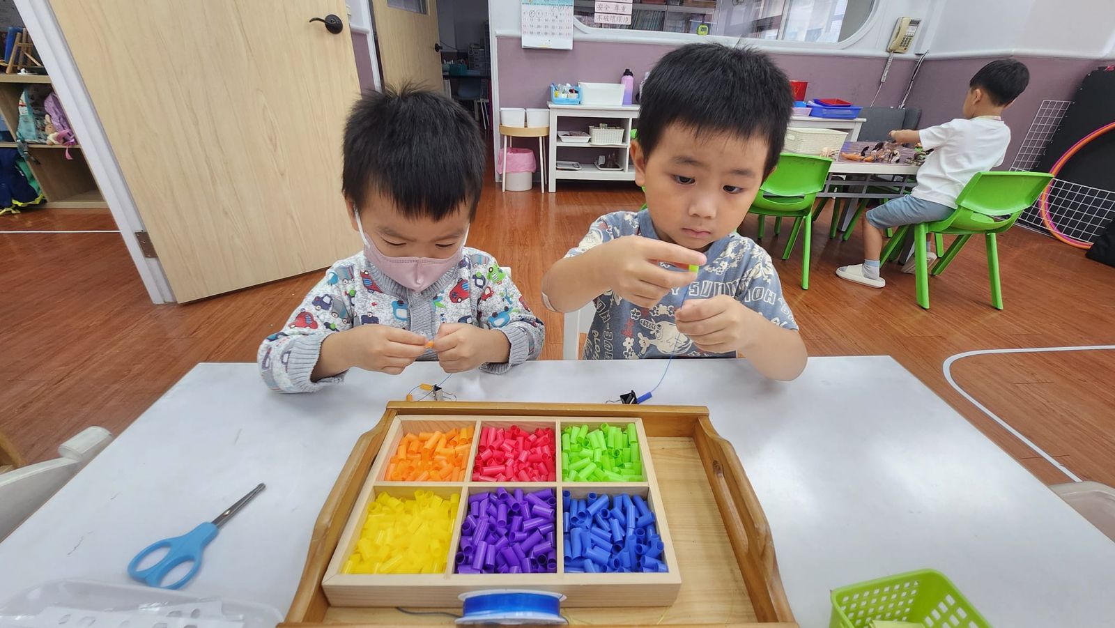 育圃蒙特梭利幼兒夏令營_孩子開心玩